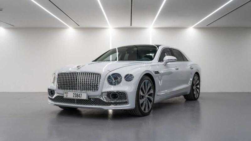 BENTLEY FLYING SPUR White with driver