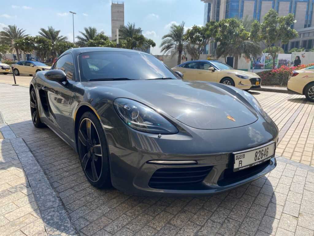 Porsche Cayman for rent in Dubai