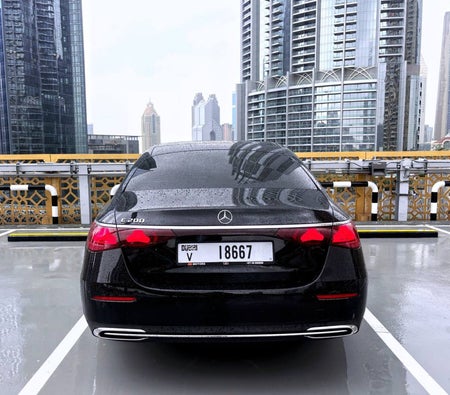 Mercedes-Benz E200 2026 in Dubai — photo 4