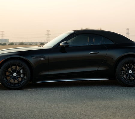Mercedes-Benz SL43 AMG 2023 — аренда в Дубае — фото 3