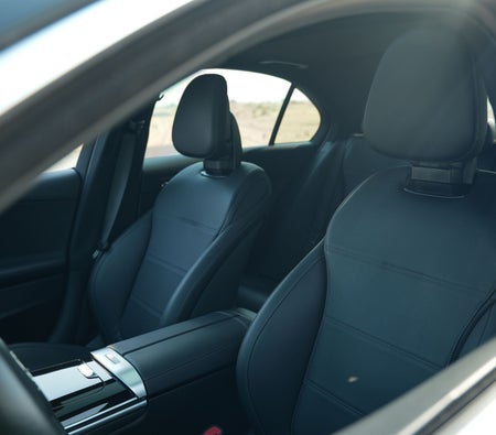 Mercedes-Benz C300 Sport 2025 — аренда в Дубае — фото 9