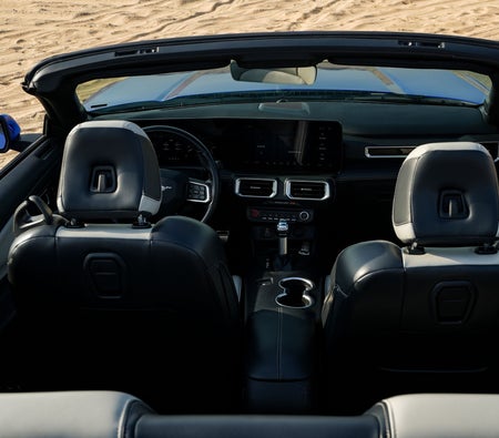 Ford Mustang Convertible 2024 — аренда в Дубае — фото 8