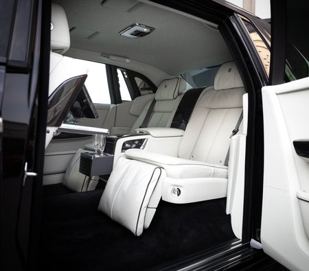 Rolls-Royce Phantom 2024 — аренда в Дубае — фото 4