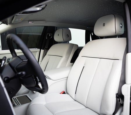 Rolls-Royce Phantom 2024 — аренда в Дубае — фото 9