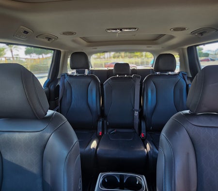 Kia Carnival 2025 in Abu Dhabi — photo 10