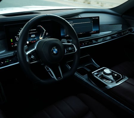 BMW 740i 2024 in Abu Dhabi — photo 8