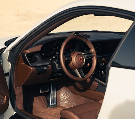 Porsche 911 Carrera 2026 in Abu Dhabi — photo 2