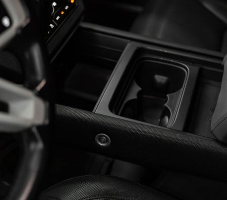 Land Rover Defender 110 2022 in Abu Dhabi — photo 9