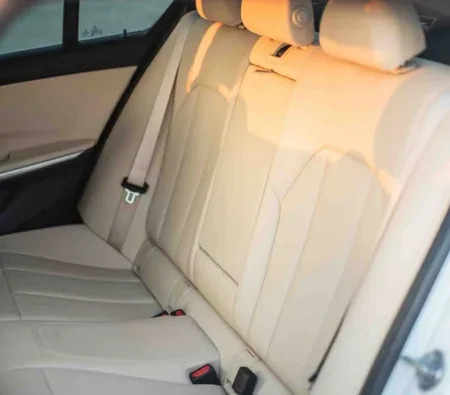 BMW 330i 2020 in Dubai — photo 4