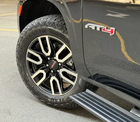 GMC Yukon AT4 2023 in Dubai — photo 9