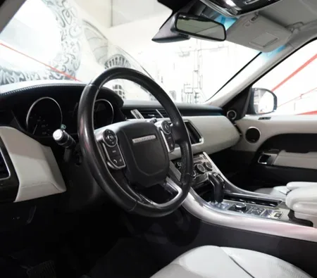 Land Rover Range Rover HSE V6 2016 in Abu Dhabi — photo 3