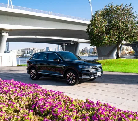Volkswagen Touareg 2023 in Dubai — photo 4