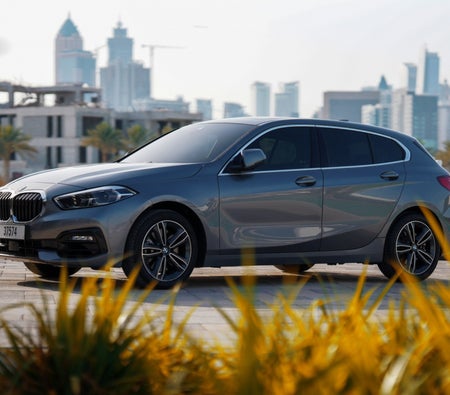 BMW 120i 2022 — аренда в Дубае — фото 3