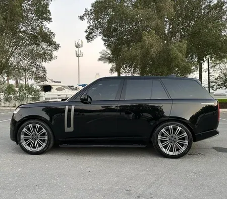 Land Rover Range Rover Vogue V8 2023 in Dubai — photo 3