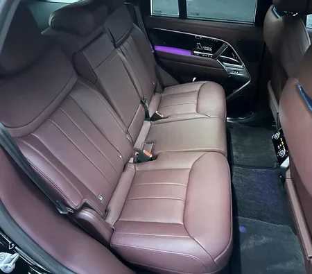 Land Rover Range Rover Vogue V8 2023 in Dubai — photo 4