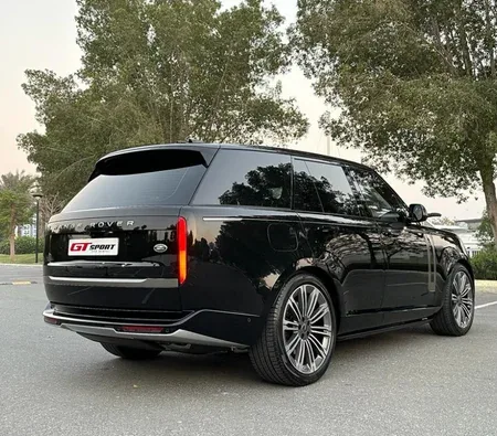 Land Rover Range Rover Vogue V8 2023 in Dubai — photo 6