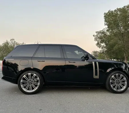 Land Rover Range Rover Vogue V8 2023 in Dubai — photo 8