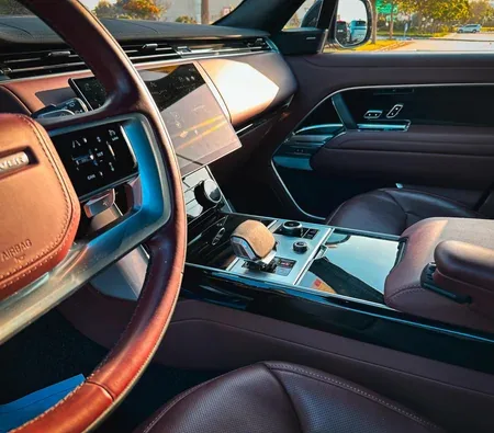Land Rover Range Rover Vogue HSE V8 2023 in Dubai — photo 8