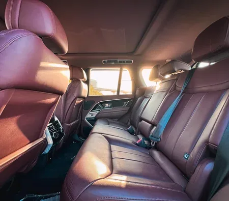 Land Rover Range Rover Vogue HSE V8 2023 in Dubai — photo 10