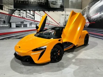 McLaren Artura 2023