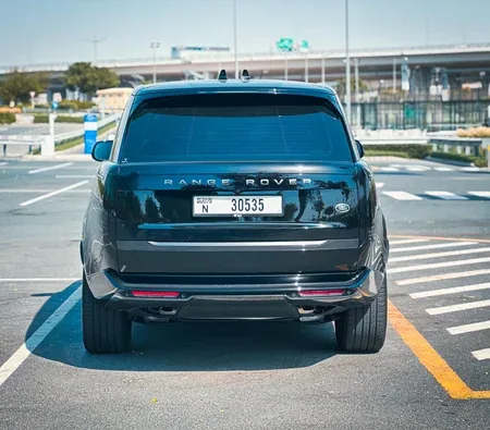 Land Rover Range Rover Vogue HSE V8 2023 in Dubai — photo 5
