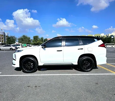 Mitsubishi Montero Sport Signature Edition 2023 — аренда в Дубае — фото 4