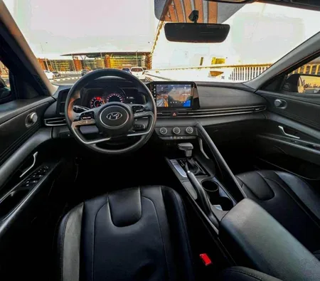 Hyundai Elantra 2022 in Dubai — photo 3