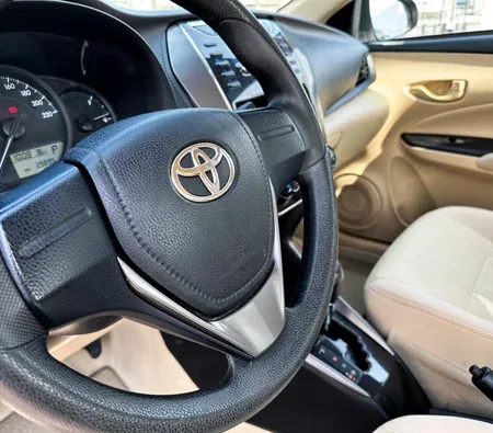 Toyota Yaris 2022 — аренда в Шардже — фото 2