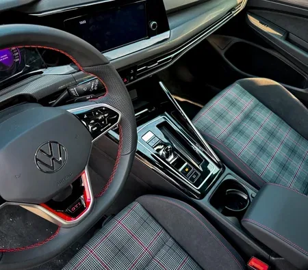 Volkswagen Golf GTI 2024 — аренда в Шардже — фото 5