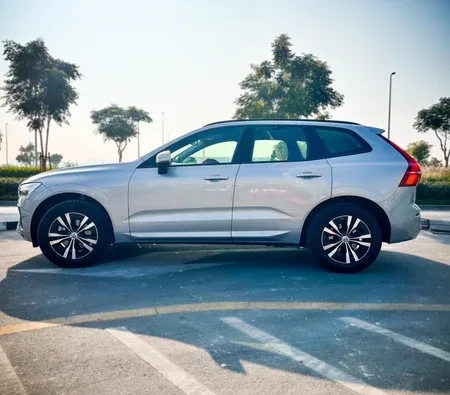 Volvo XC60 2023 in Sharjah — photo 9
