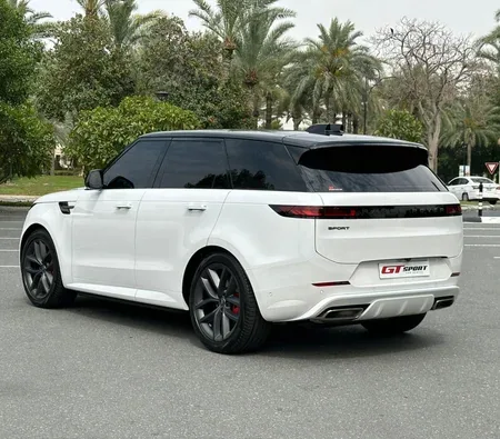 Land Rover Range Rover Sport Dynamic V6 2024 in Dubai — photo 5