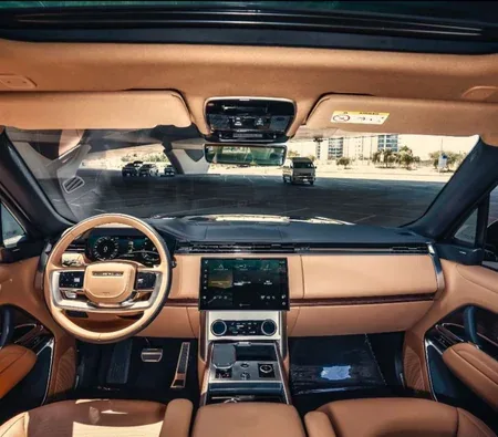 Land Rover Range Rover Vogue HSE V8 2023 in Dubai — photo 2