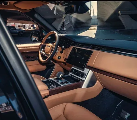 Land Rover Range Rover Vogue HSE V8 2023 in Dubai — photo 10