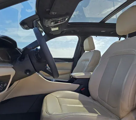 Jeep Grand Cherokee 2024 in Dubai — photo 10