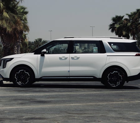 Kia Carnival 2025 in Dubai — photo 2