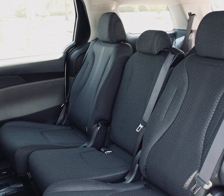 Kia Carnival 2025 in Dubai — photo 4