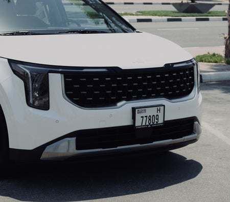 Kia Carnival 2025 in Dubai — photo 10