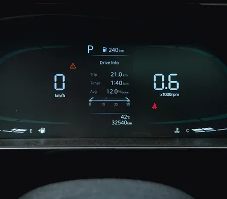 Hyundai Elantra 2024 in Dubai — photo 6