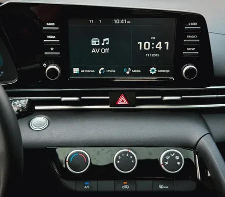 Hyundai Elantra 2024 in Dubai — photo 7