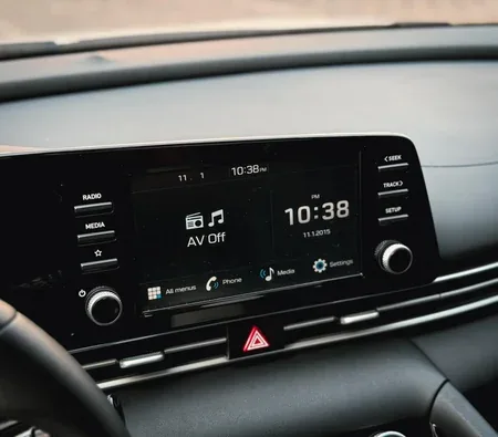 Hyundai Elantra 2024 in Dubai — photo 10