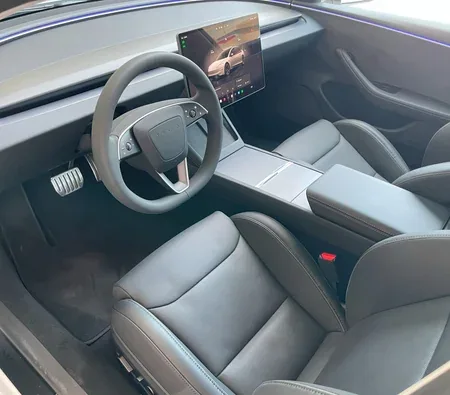 Tesla Model 3 Performance 2024 in Abu Dhabi — photo 2