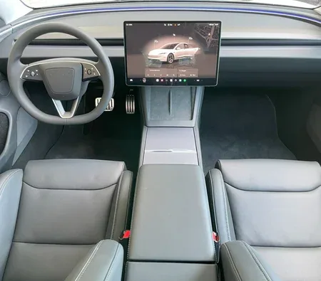 Tesla Model 3 Performance 2024 in Abu Dhabi — photo 6