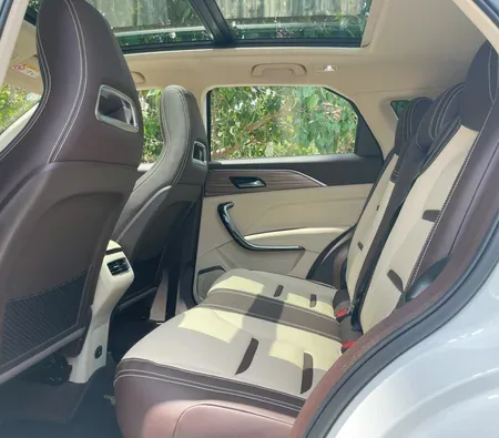 Bestune T77 2024 in Dubai — photo 4