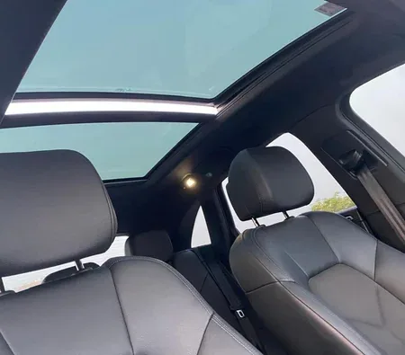 Porsche Macan 2023 in Dubai — photo 3