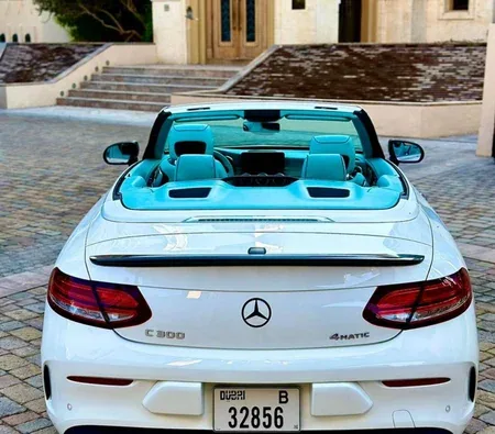 Mercedes-Benz C300 Convertible 2023 — аренда в Дубае — фото 7