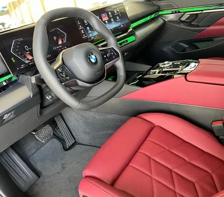 BMW 520i 2024 — аренда в Дубае — фото 3