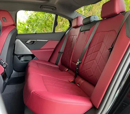BMW 520i 2024 — аренда в Дубае — фото 4