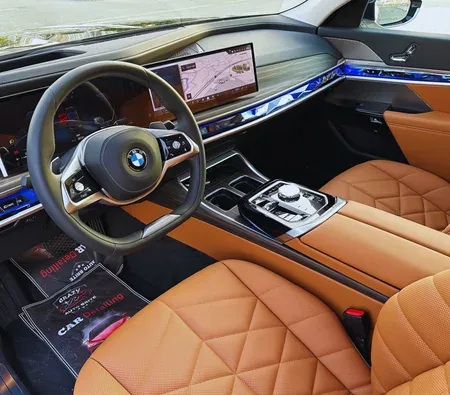 BMW 735i 2025 — аренда в Дубае — фото 2