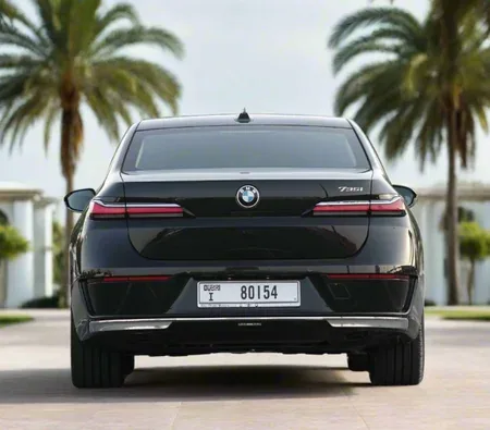 BMW 735i 2025 — аренда в Дубае — фото 4