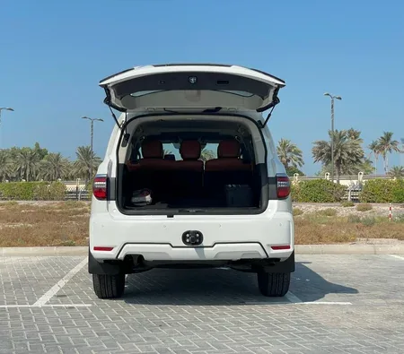 Nissan Patrol V8 2024 in Dubai — photo 7